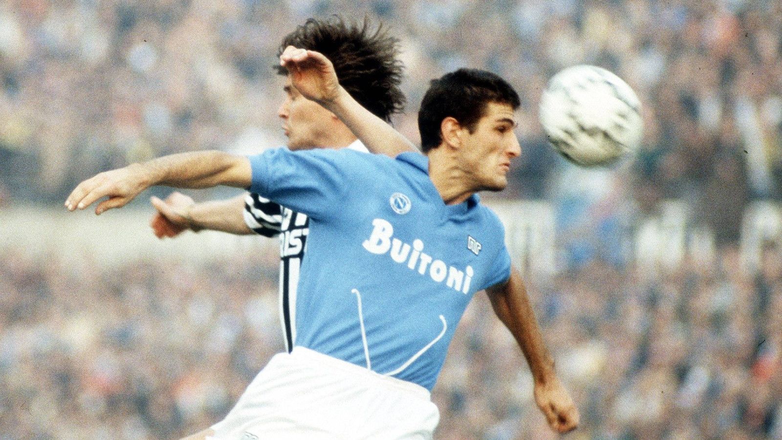 
                <strong>Ciro Ferrara </strong><br>
                Zwei Serie-A-Titel, ein UEFA-Cup-Triumph plus die Coppa Italia - in den späten 80ern galt Ferrara als einer der besten Innenverteidiger der Welt. Seine Eleganz und gleichzeitige Robustheit machten aus ihm den perfekten Defensivallrounder.
              