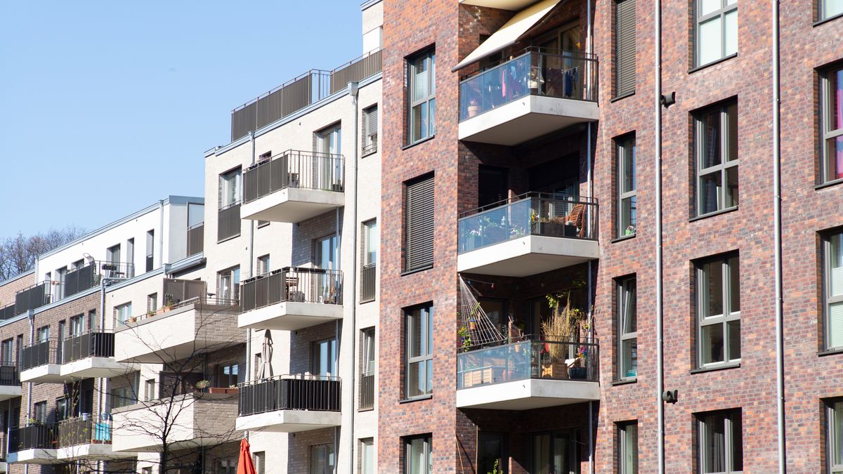 Fassade eines modernen Wohngebäudes in Hamburg, Deutschland