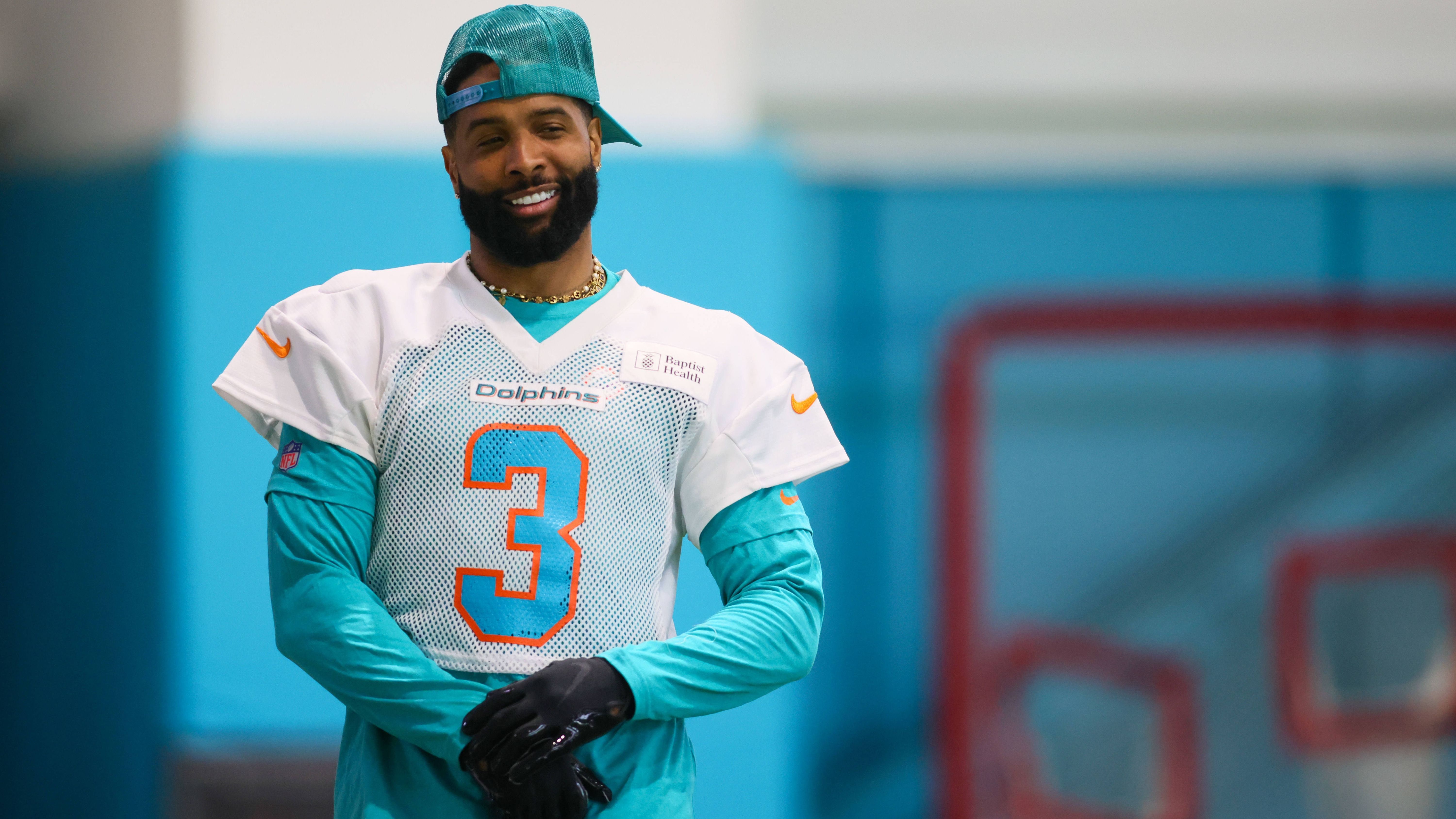 <strong>Odell Beckham Jr. (Miami Dolphins)</strong><br>Gute Nachrichten für die von Verletzungen geplagten Dolphins. Odell Beckham Jr. wurde von der PUP-Liste gestrichen und wird laut "NFL Media" in Woche 5 gegen die Patriots spielen. Der Wide Receiver hatte in der Offseason einen Eingriff am Knie, der sein Debüt für die Dolphins verzögerte. Nun ist er wieder bereit, auch wenn er sich ein "wenig außer Form" fühle, wie er kürzlich erklärte.