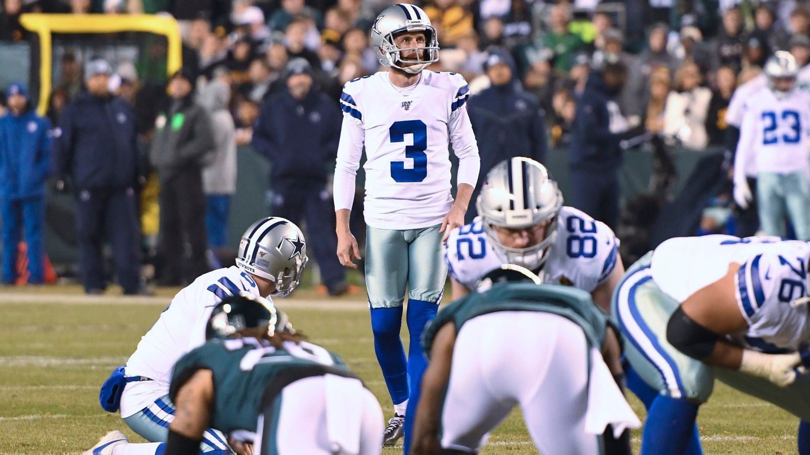 
                <strong>Special Teams & Kicker: Dallas Cowboys</strong><br>
                Kai Forbath, seit einigen Wochen neuer Kicker bei den Dallas Cowboys, zeigte sich beim 47:16 der Texaner extrem treffsicher. Er verwandelte alle Extrapunkte nach den fünf erzielten Touchdowns der Cowboys. Zudem gelangen dem Kicker vier von vier Field Goals, das längste davon über 48 Yards. Gesamtpunktzahl: 17
              