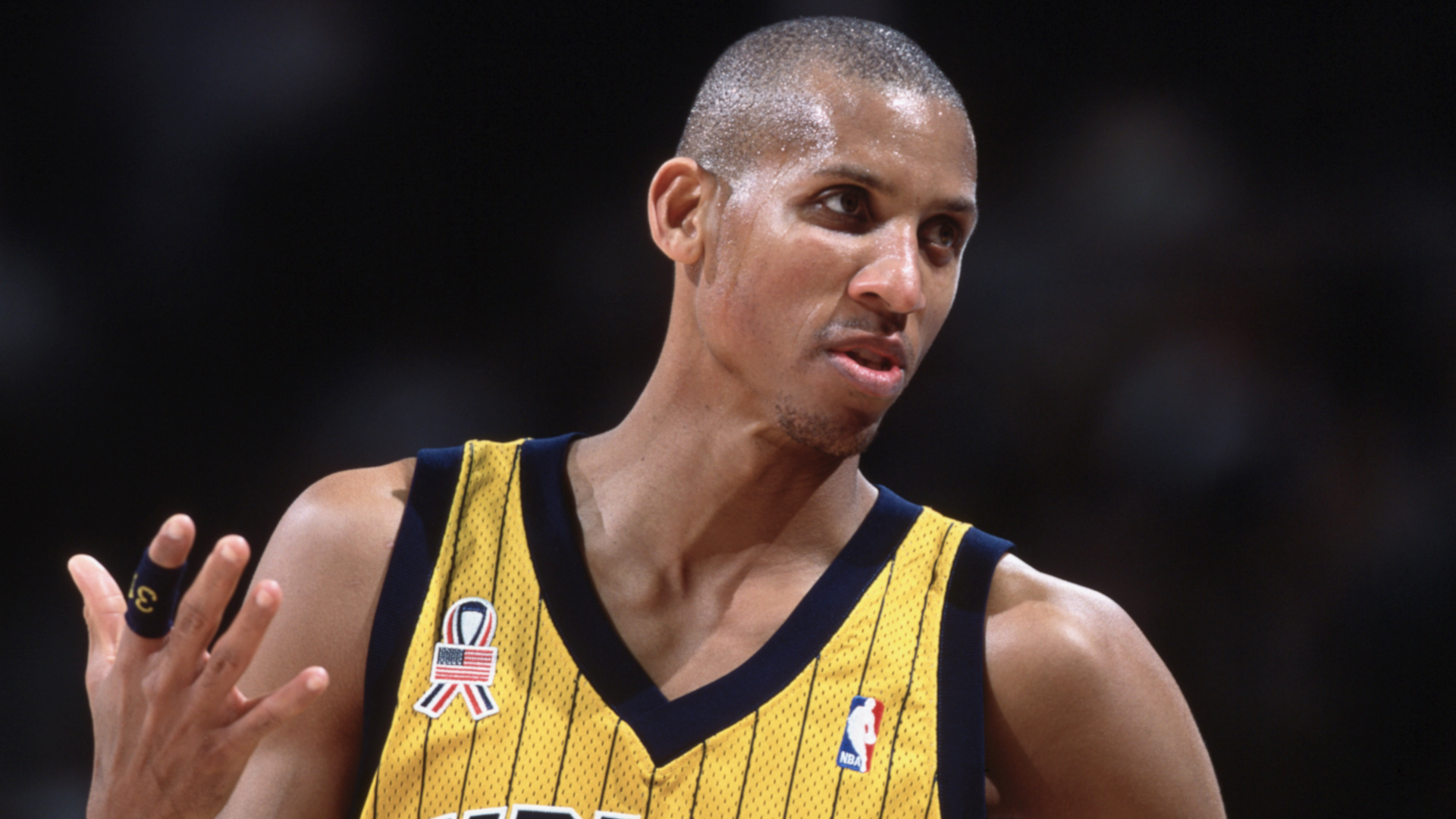 
                <strong>Platz 3: Reggie Miller (1987 bis 2005)</strong><br>
                &#x2022; Regular Season Spiele: 1.389 -<br>&#x2022; Getroffene Dreier: 2.560 -<br>&#x2022; Dreierversuche: 6.486 -<br>&#x2022; Trefferquote: 39,5 %<br>
              