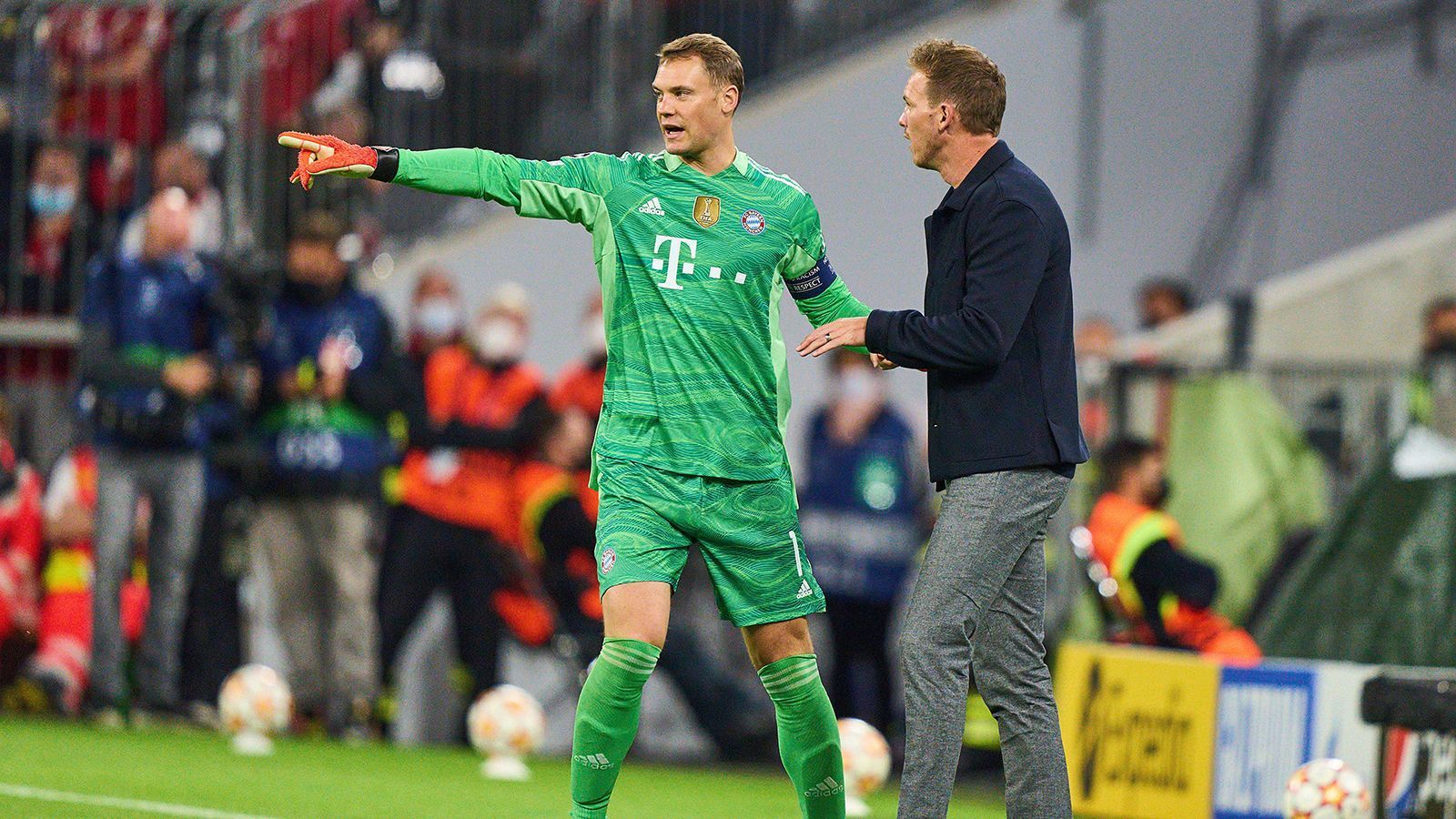 
                <strong>Manuel Neuer</strong><br>
                Ist in der 41. Minute zum ersten Mal gefordert und pariert den Schuss von de Pena glänzend. Muss fünf Minuten vor Schluss nochmal wach sein und ist es auch. Insgesamt ein ruhiger Abend für ihn. ran-Note: 2
              