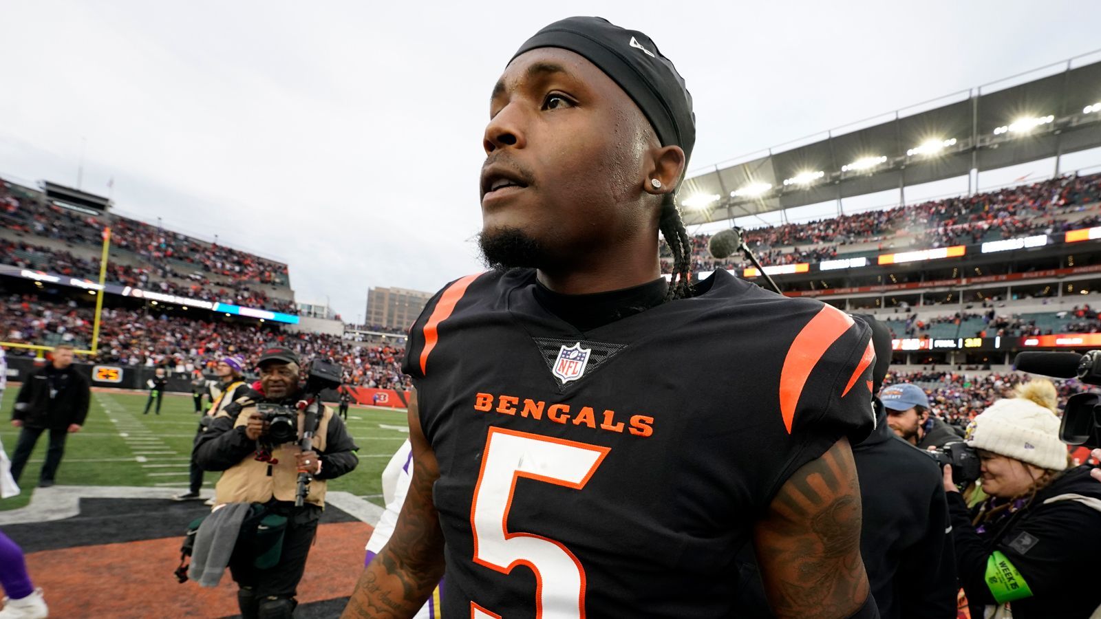 <strong>Cincinnati Bengals - Tee Higgins (Wide Receiver)</strong><br>Higgins geht in das letzte Jahr seines Rookie-Vertrages. Er hat seinen Tradewunsch beim Team bereits hinterlegt. Ob die Bengals dem nachgeben, ist noch offen.&nbsp;