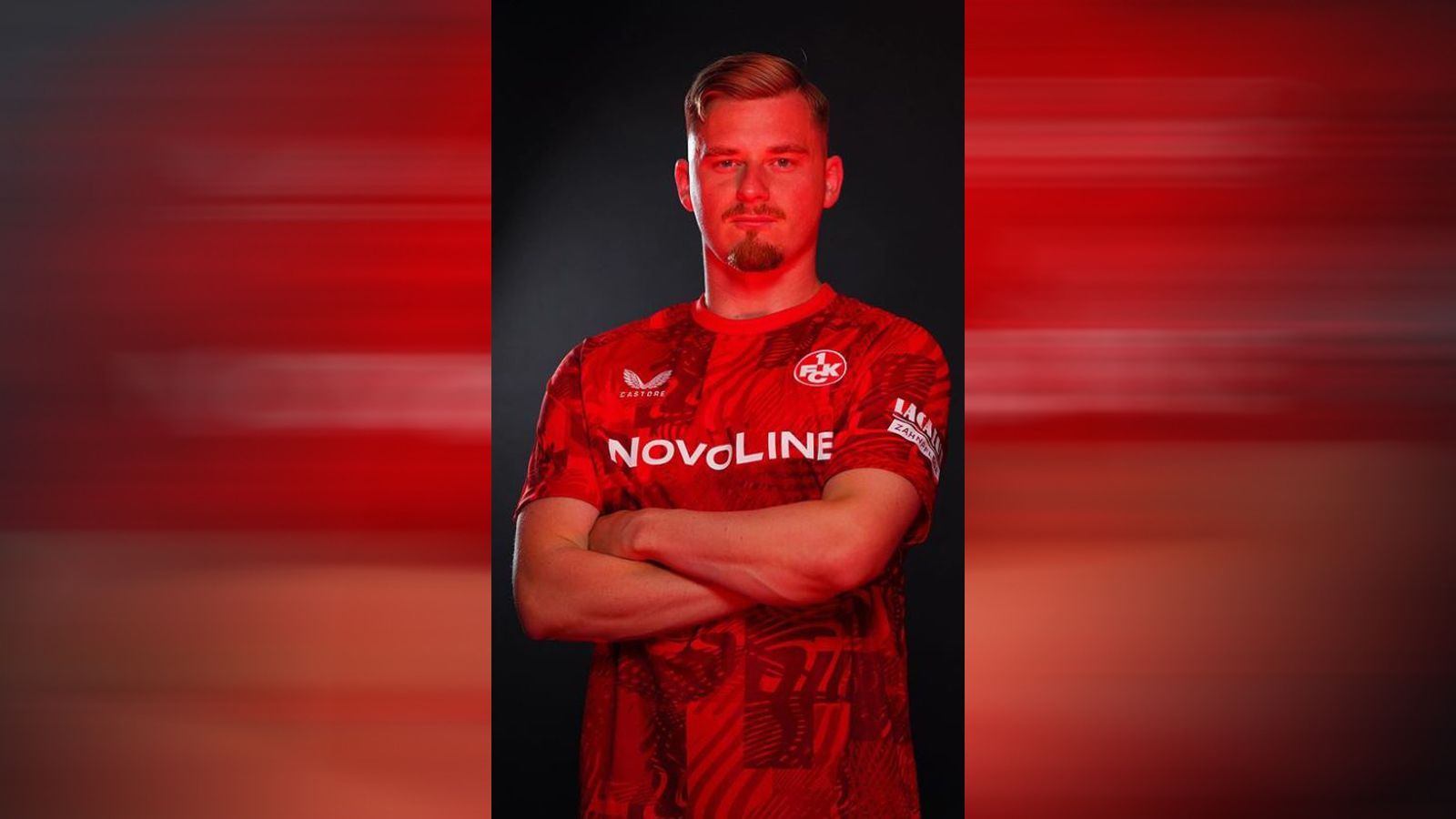 <strong>1. FC Kaiserslautern - Heimtrikot</strong><br>Auch die Pfälzer setzen auf Verbundenheit. Im Nacken ist der Teufel eingearbeitet, Abwandlungen des Vereinslogos sind in verschiedenen Rottönen auf der Vorderseite zu sehen.