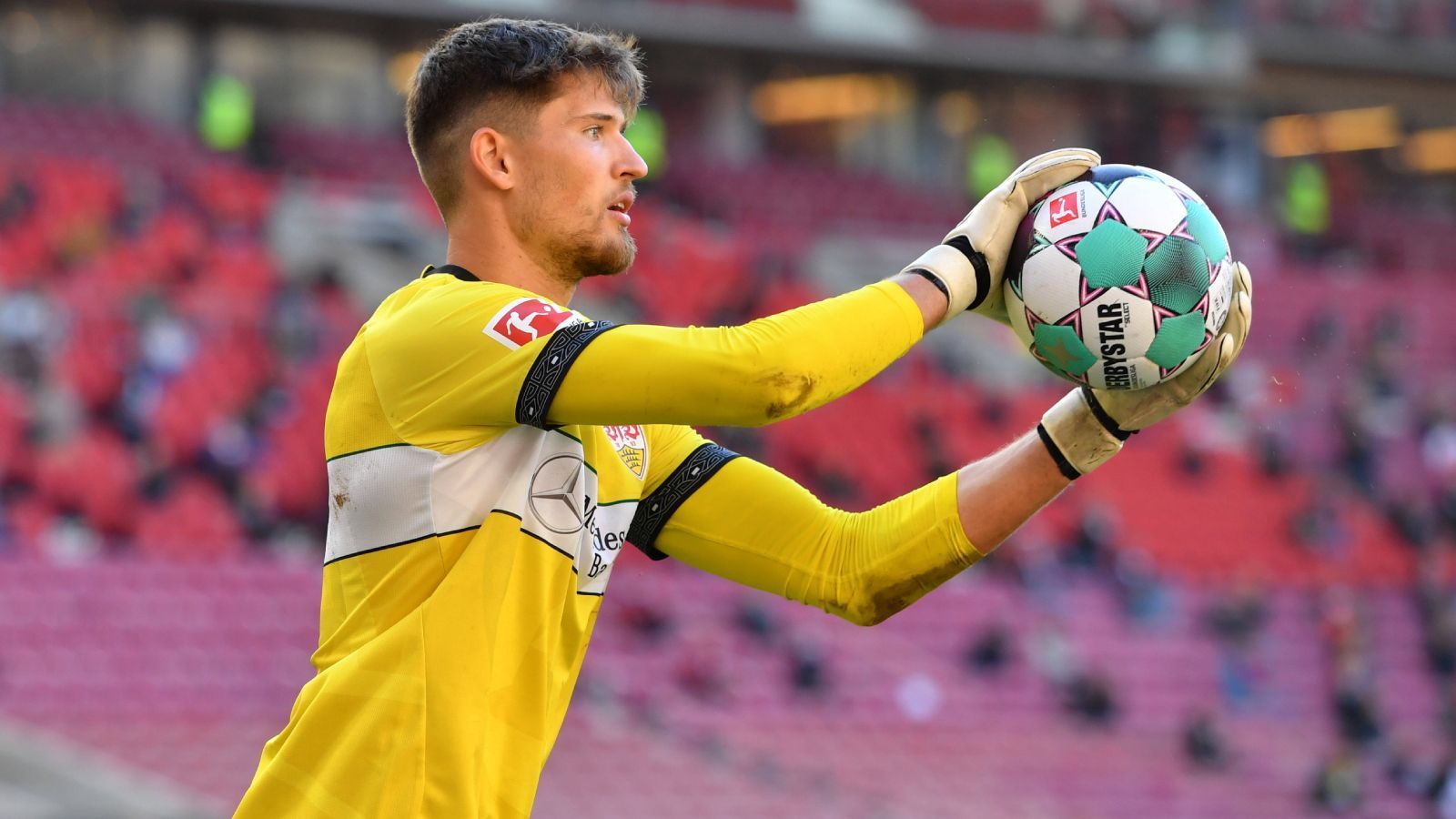 
                <strong>Platz 8 (geteilt): Gregor Kobel (VfB Stuttgart)</strong><br>
                Neben Sosa war auch Gregor Kobel ein großer Faktor für den Erfolg des VfB in der abgelaufenen Saison. Durch seine guten Leistungen in der Bundesliga verdiente sich der Schweizer nicht nur ein Marktwert-Plus von fünf Millionen Euro auf 13 Millionen, sondern auch einen Wechsel zu Borussia Dortmund.
              