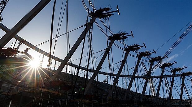 
                <strong>Das neue Stadion der Spurs</strong><br>
                Noch müssen sich die Anhänger gedulden. Spätestens zum Premier-League-Aufakt Anfang August sollten jedoch Fußball- und NFL-Fans ihr neues Zuhause von innen begutachten können.
              