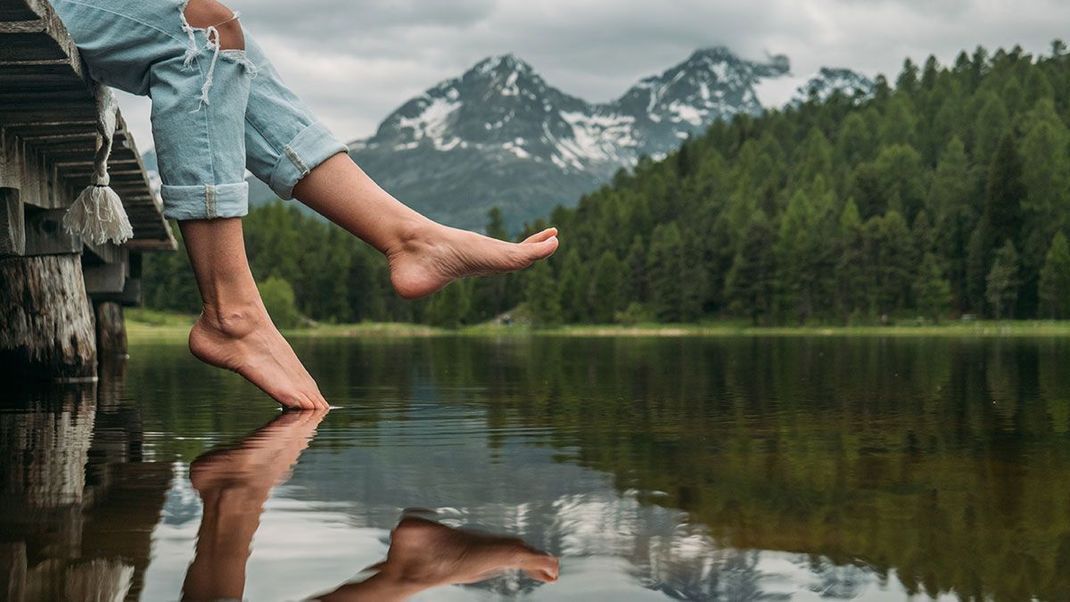 Bye Bye raue Füße! Unsere Pflege-Tipps für eure Fußpflege-Routine erfahrt Ihr im Beauty-Artikel.