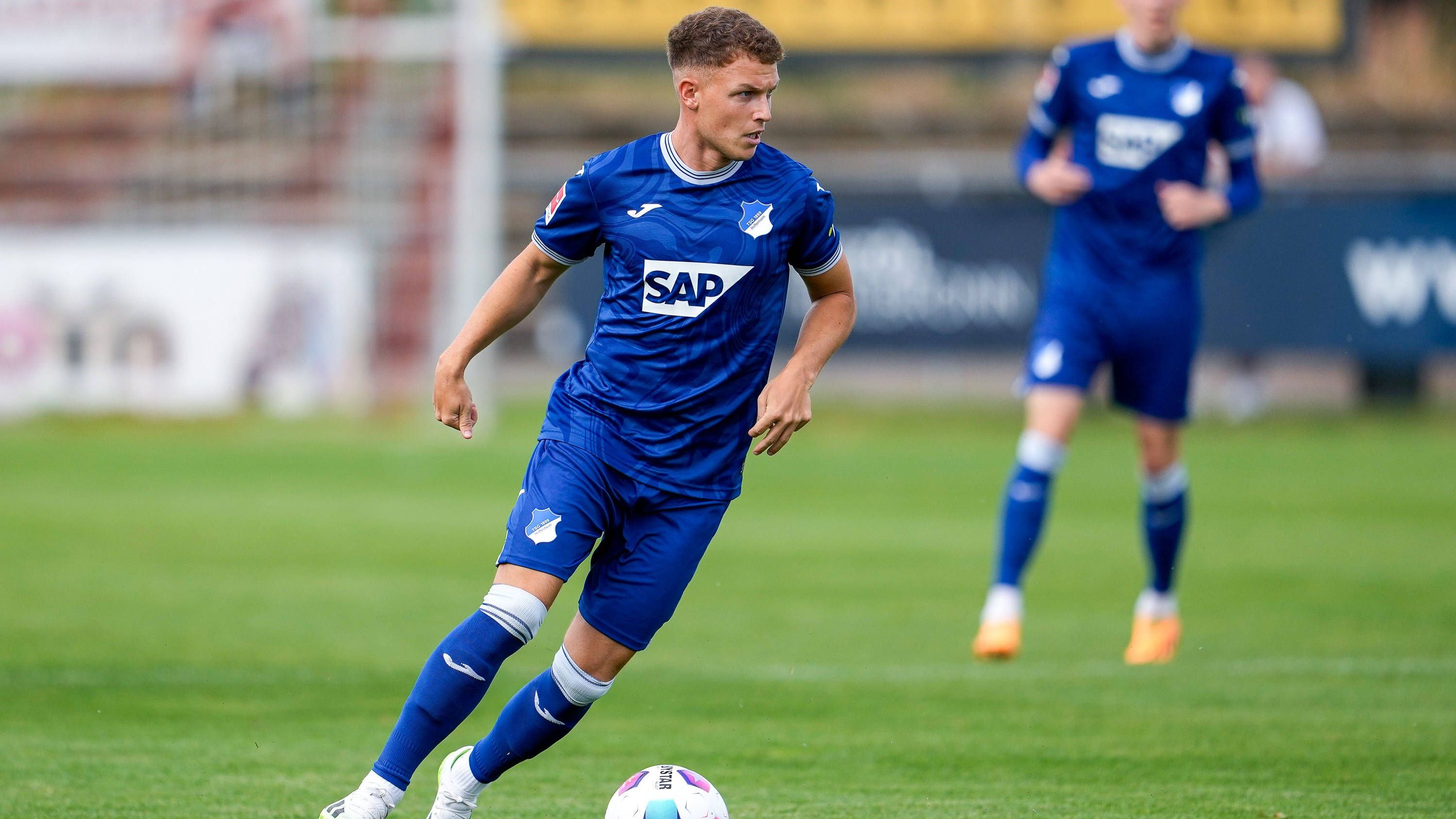 <strong>Dennis Geiger (TSG Hoffenheim)</strong><br>Der Mittelfeldakteur hat wegen Adduktorenproblemen in der laufenden Saison noch kein Pflichtspiel absolviert, arbeitet seit Oktober aber wieder individuell auf dem Trainingsplatz an seiner Rückkehr. Der Trainingsrückstand ist aber wohl noch zu groß, weswegen Trainer Pellegrino Matarazzo noch keine Prognose über den Zeitpunkt des Comebacks abgeben will.