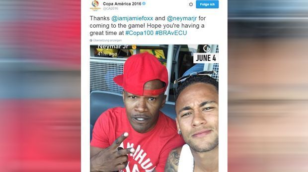 
                <strong>Neymar und Foxx</strong><br>
                Weil er lieber bei Olympia teilnehmen wollte, verzichtete Neymar auf einen Einsatz bei der Copa America. Mit Schauspieler Jamie Foxx ließ er sich dafür während der Partie seiner Landsleute gegen Ecuador auf der Tribüne ablichten. Wenig später zog es ihn weiter zu …
              