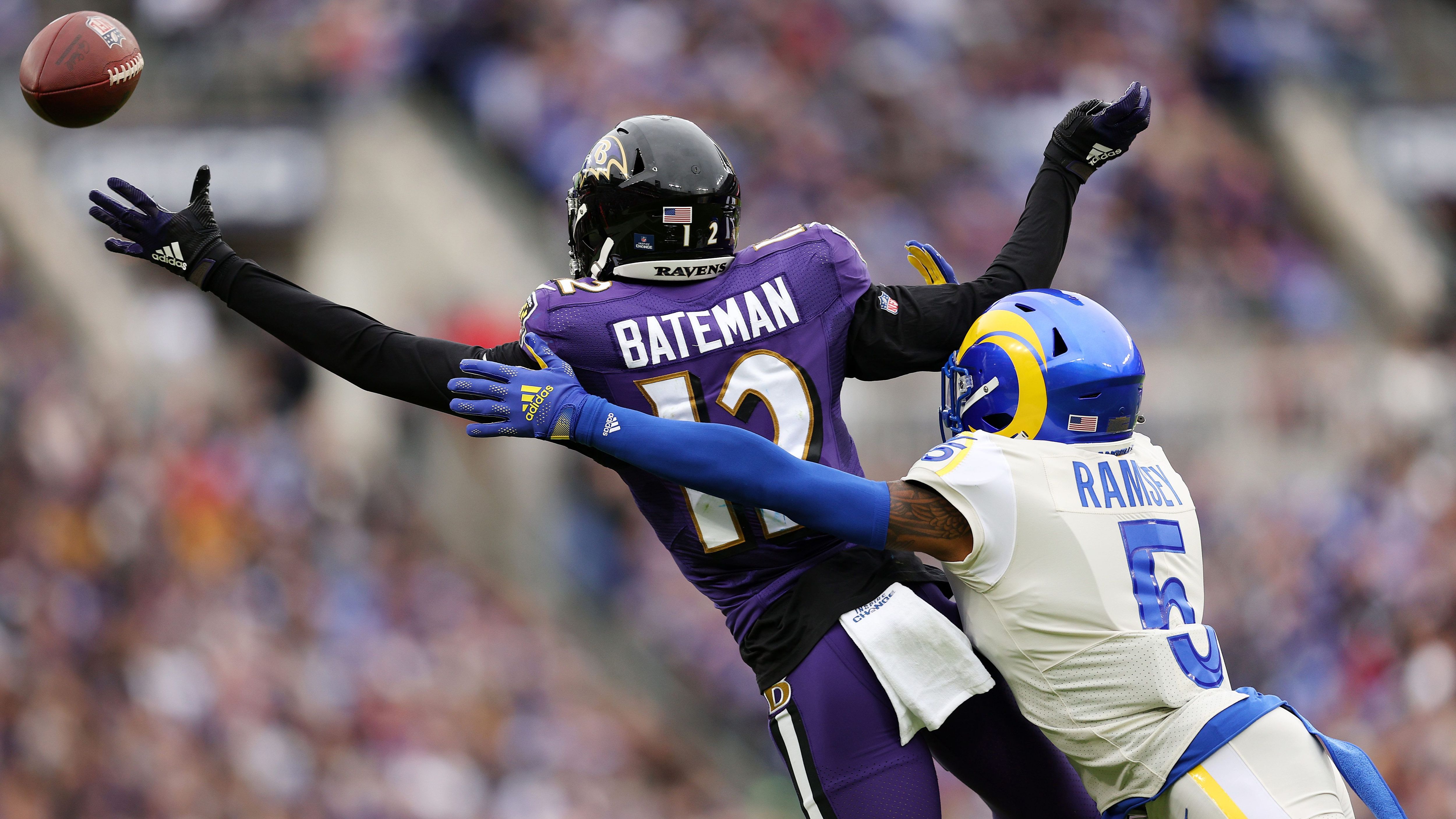 
                <strong>Baltimore Ravens</strong><br>
                Die Ravens könnten in Kyle Fuller und Marcus Peters zwei Cornerbacks in der Offseason an die Free Agency verlieren. Sollte das geschehen, könnten sie die Lücke mit einer Verpflichtung von Ramsey sofort wieder schließen. Was den Cap Space anbelangt, müssen sich die Ravens keine großen Sorgen machen.
              
