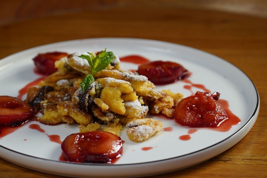 So sieht der fertige Kaiserschmarrn mit Pflaumenröster aus. Jetzt folgt das Rezept für den Kaiserschmarrn. 