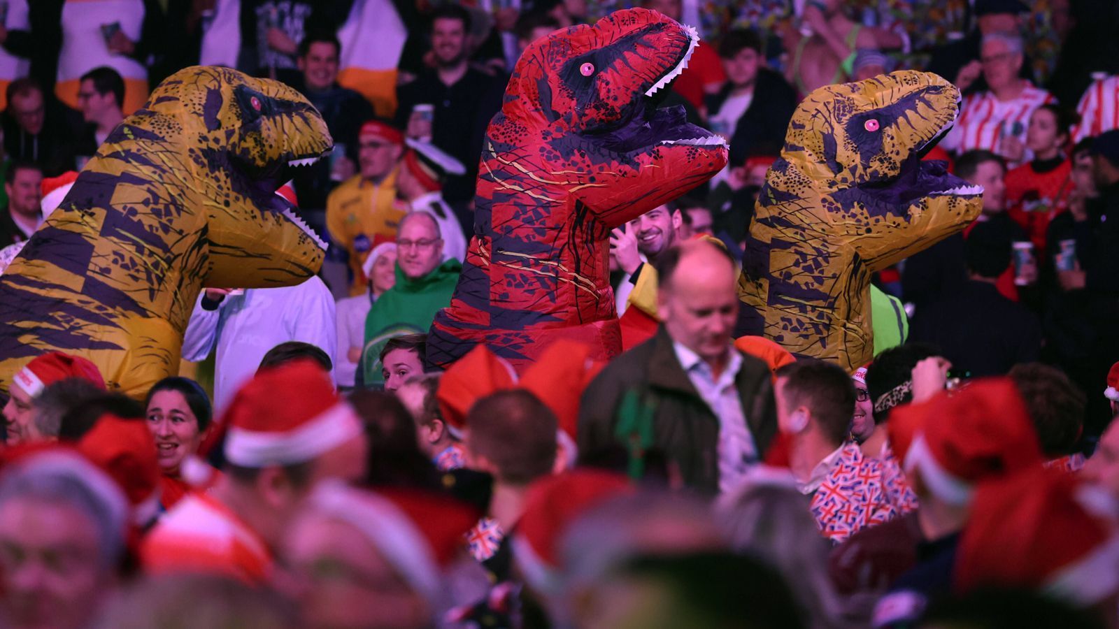 
                <strong>Aus einem Land vor unserer Zeit...</strong><br>
                Sogar ausgestorbene Reptilien sind bei der diesjährigen Darts-WM wiederzufinden. Im Publikum tummelt sich so mancher Dinosaurier.
              