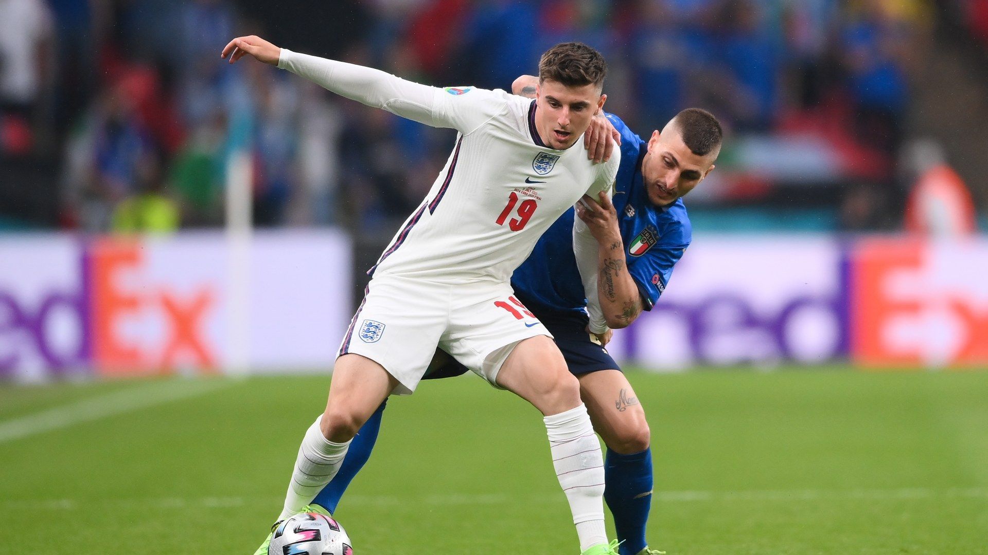 
                <strong>Mason Mount (England)</strong><br>
                Immer wieder startete Mount in der Anfangsphase in die Tiefe und beschäftigte die gegnerische Abwehr. Tauchte im weiteren Spielverlauf aber ziemlich ab. Konnte in der Defensive Bonucci vor dem 1:1 nicht stoppen. ran-Note: 4
              