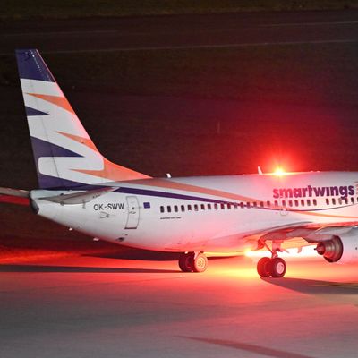 Wie das Bundesinnenministerium am Abend mitteilte, traf die Maschine mit 138 Menschen an Bord in Leipzig ein. 