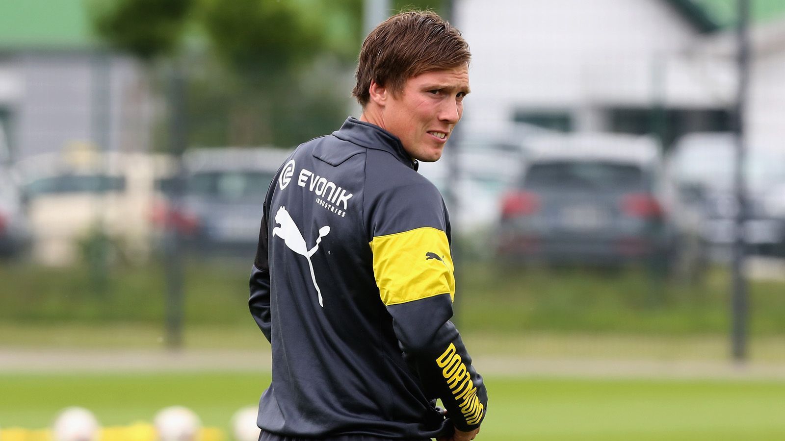 
                <strong>Hannes Wolf (Hamburger SV)</strong><br>
                Seit Oktober soll Hannes Wolf den HSV aus der Krise trainieren. Zuvor hatte er eineinhalb Jahre beim VfB Stuttgart auf dem Trainersessel Platz genommen. Und auch Wolf war Coach der zweiten Mannschaft in Dortmund – von Februar bis Juli 2011. Mit nur 15 Spielen hatte Hannes Wolf die wenigsten Partien als Trainer des aktuellen Regionalligisten bestritten, bevor er wieder zu den Dortmund Junioren wechselte.  
              