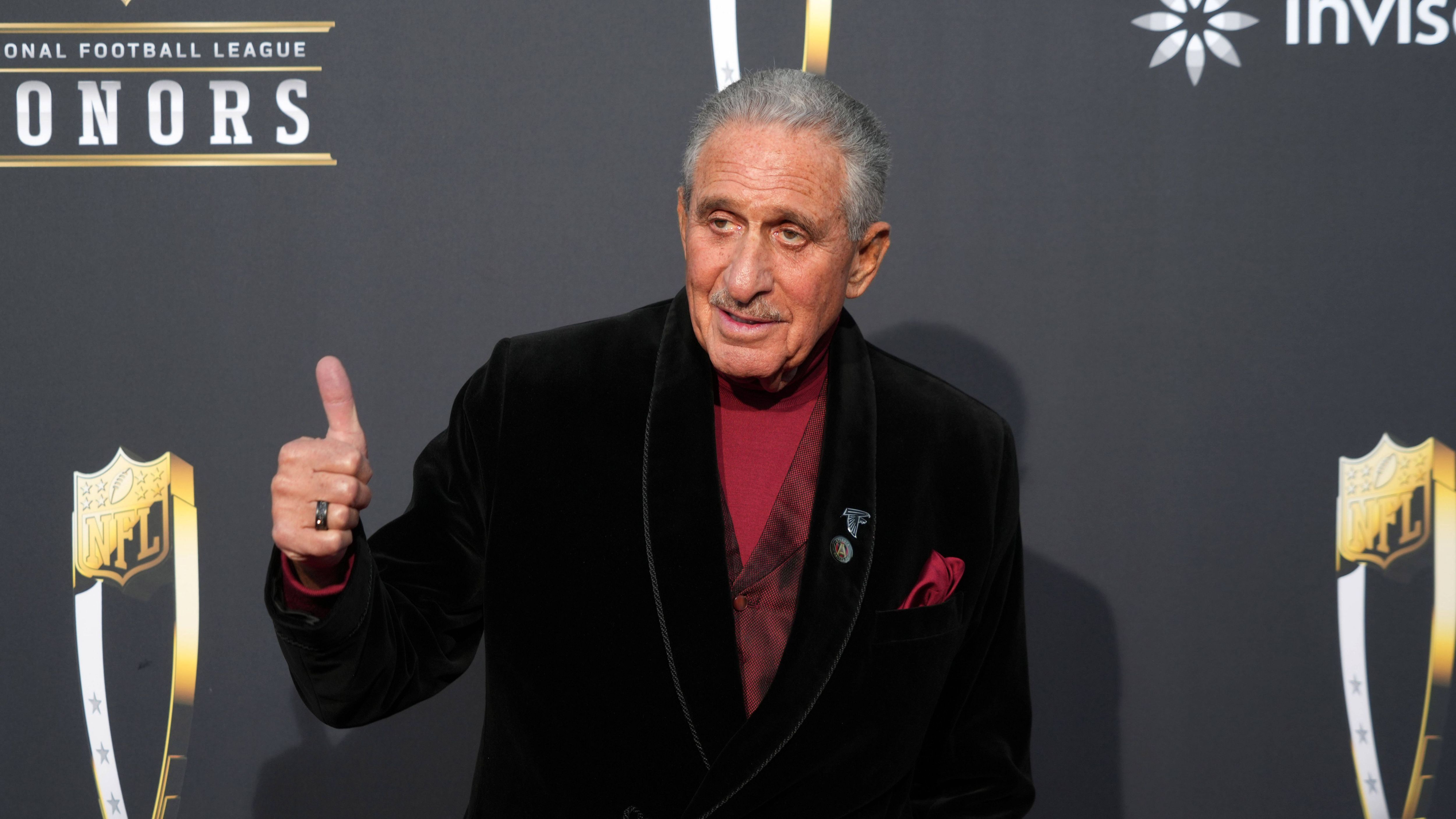 <strong></strong><strong>Arthur Blank (Atlanta Falcons)</strong><br>Note A-