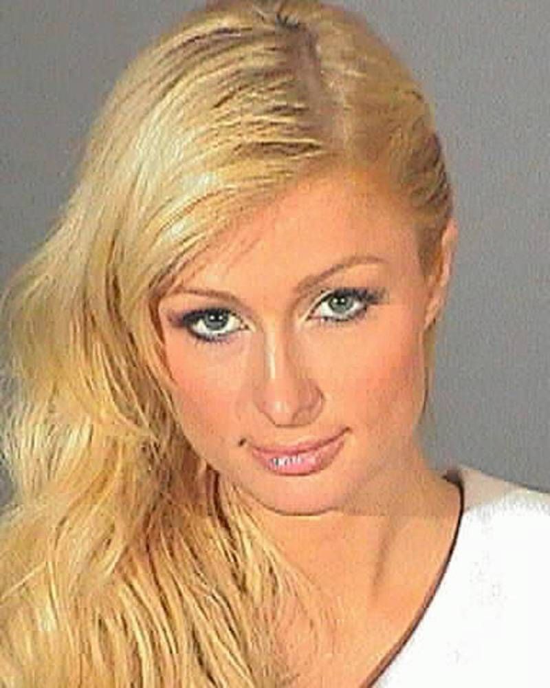2007 wurde Paris Hilton wegen Fahren ohne Fahrerlaubnis angeklagt.