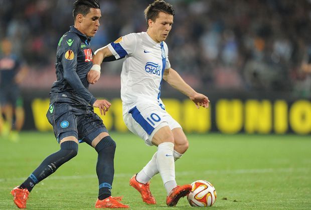 
                <strong>Evgen Konoplyanka (Mittelfeld/Sturm, 25 Jahre)</strong><br>
                Der Kampfsportler: Der Offensivmann hat sowohl eine starke linke als auch rechte Klebe. Aber Konoplanjka hat noch mehr drauf. Er besitzt den schwarzen Gürtel in Karate. Bei der EM 2012 kam er in allen drei Gruppenspielen der Ukraine über 90 Minuten zum Einsatz.
              