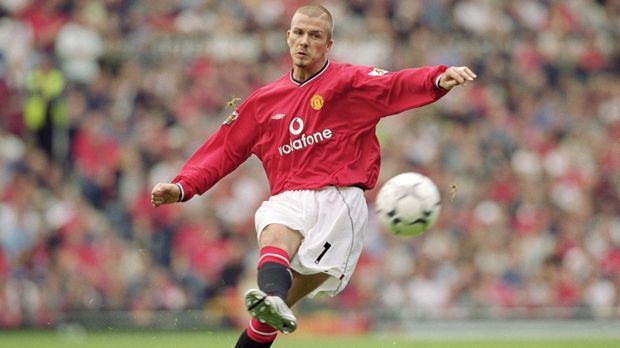 
                <strong>David Beckham</strong><br>
                Rechtes Mittelfeld: David Beckham. Der Rechtsfuß schlug bei Manchester und Madrid Flanken und Freistöße wie kein Zweiter. Ronaldinho scheint dies nicht entgangen zu sein. Immerhin spielten die Superstars nicht nur ein Mal im Clasico zwischen Madrid und Barcelona gegeneinander. 
              