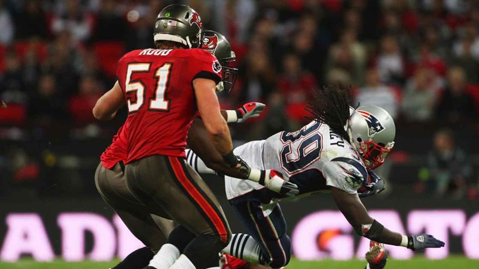 <strong>2009 in London: Tampa Bay Buccaneers vs. New England Patriots</strong><br>
                Wes Welker und Randy Moss hießen 2009 die beiden Hauptanlaufstellen für Quarterback Tom Brady beim London-Spiel gegen die Tampa Bay Buccaneers. Durch drei Touchdown-Pässe entschied Brady das Spiel am Ende mit 35:7 für die Patriots.
