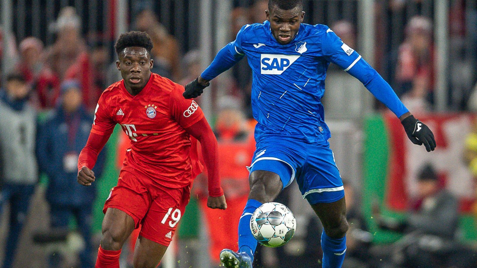 
                <strong>Alphonso Davies</strong><br>
                Immer im Vorwärtsdrang, mit reichlich Power und Bock auf links bereitet er das 1:1 vor. Auch sonst mit einigen guten Flanken und viel Gefahr. Viele Angriffe laufen über seine Seite. Schaltet nach dem Seitenwechsel allerdings zwei Gänge zurück. ran-Note: 3
              