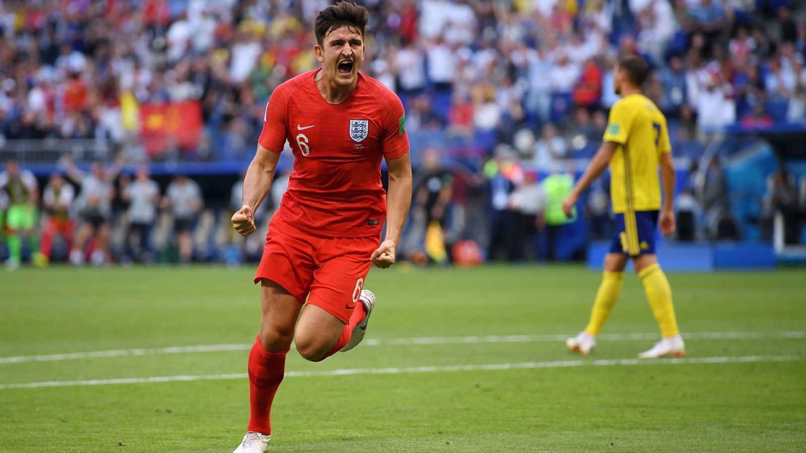 
                <strong>Harry Maguire</strong><br>
                Vor einigen Jahren noch glühender England-Fan in der Kurve, jetzt WM-Torschütze. Der Abwehrspieler rammt in der 30. Minute einen Eckball von Young mit voller Wucht per Kopf zum 1:0 für die "Three Lions" in die schwedischen Maschen und bringt sein Team so auf die Siegerstraße. Auch defensiv ohne Fehl und Tadel. Ein wirklich überzeugender Auftritt. ran-Note: 1
              