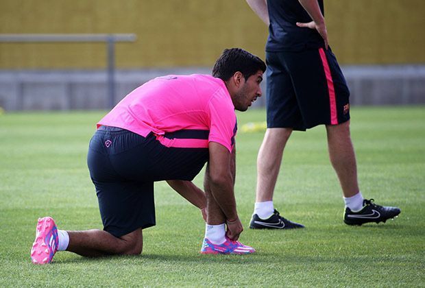 
                <strong>Erstes Suarez-Training in Barcelona</strong><br>
                Die Sperre des Stürmers bleibt bestehen - bis zum 26. Oktober sind Spiele tabu. Einen Teilerfolg konnte Suarez jedoch feiern: Er darf ab heute am Training der Katalanen teilnehmen.
              