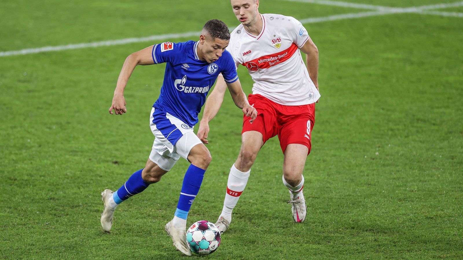 
                <strong>Amine Harit</strong><br>
                Als Kreativspieler gefordert. Schöne Freistoß-Vorlage zum 1:0, ansonsten aber sehr fehlerhaft und zu unkonzentriert in seinen Aktionen. Viele Angriffe laufen über ihn, viele von ihnen verpuffen aber auch wirkungslos. Kann das Spiel vor allem in wichtigen Phasen nicht an sich reißen. ran.de-Note: 5
              