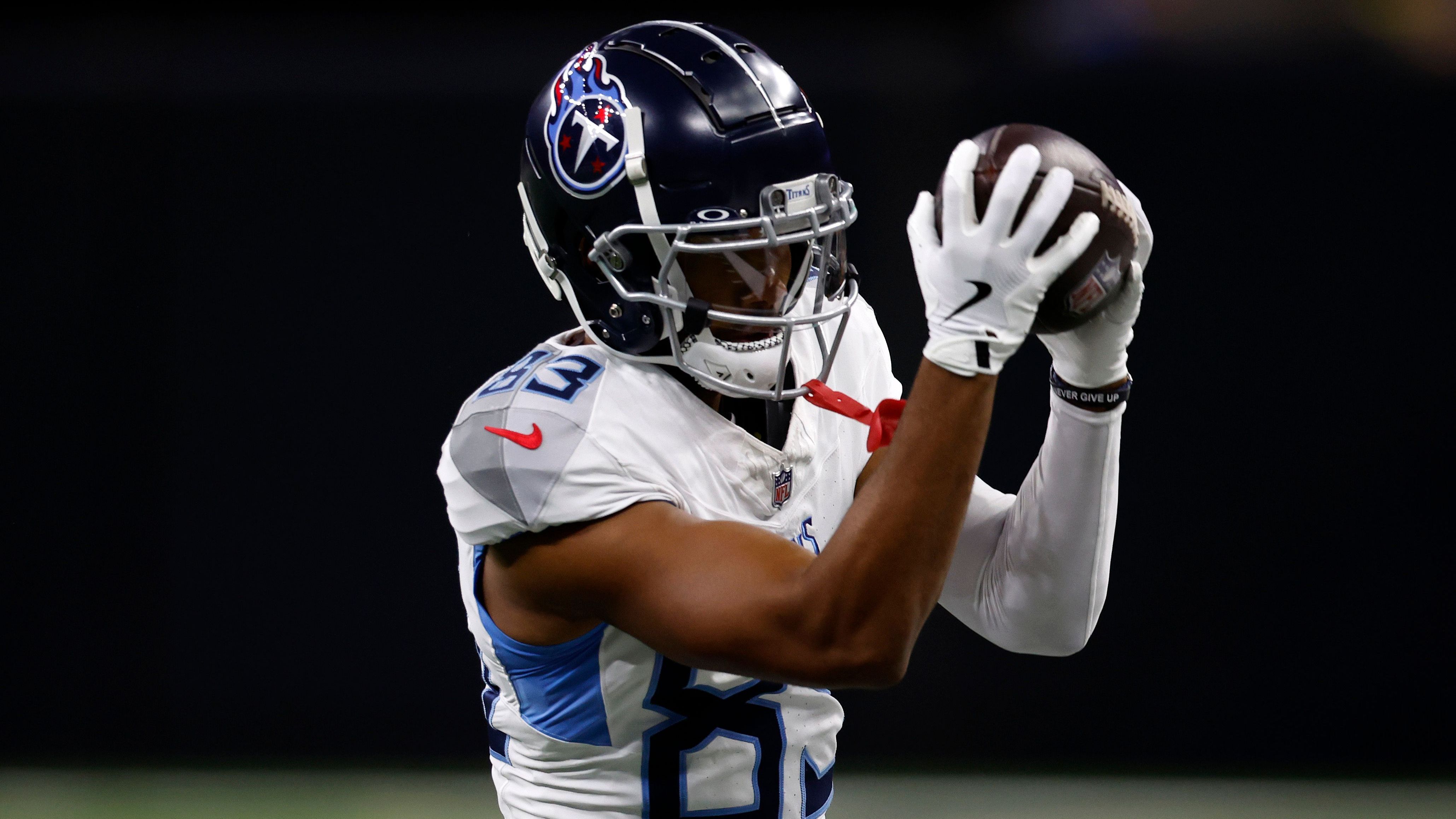 <strong>Tyler Boyd (Tennessee Titans)</strong><br>Der Wide Receiver könnte die Titans nach kurzer Zeit offenbar wieder verlassen. Laut "Sports Illustrated" ist Boyd ein potenzielles Trade-Ziel für die Detroit Lions. Allerdings werden auch die Chiefs mit dem Receiver in Verbindung gebracht. Laut "ESPN" ist der Titelverteidiger weiter auf der Suche nach Receiver-Hilfe. Dabei hat sich die Franchise erst letztens die Dienste von Ex-Titan DeAndre Hopkins gesichert.