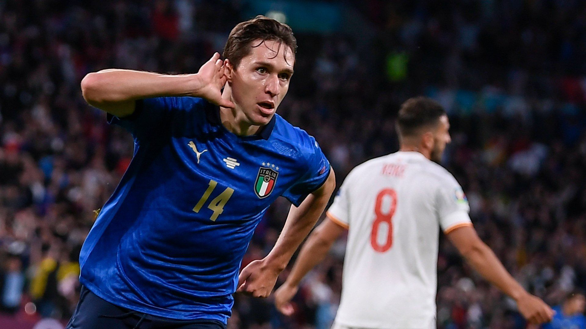 
                <strong>Federico Chiesa</strong><br>
                Bedingt durch die spanische Dominanz im spielerischen Bereich muss der eigentliche Offensivspieler bei den Italienern in der ersten Halbzeit viel in der Abwehrarbeit mithelfen. Somit wird der Juve-Profi seiner größten Stärke beraubt, nämlich den blitzschnellen Flügelläufen. Im zweiten Durchgang kommt der Juve-Profi viel besser ins Spiel. Ein erster Torabschluss ist noch eine sichere Beute für Simon, in der 60. Minute macht Chiesa dann das zwischenzeitliche 1:0 für die Squadra Azzurra. ran-Note: 2
              