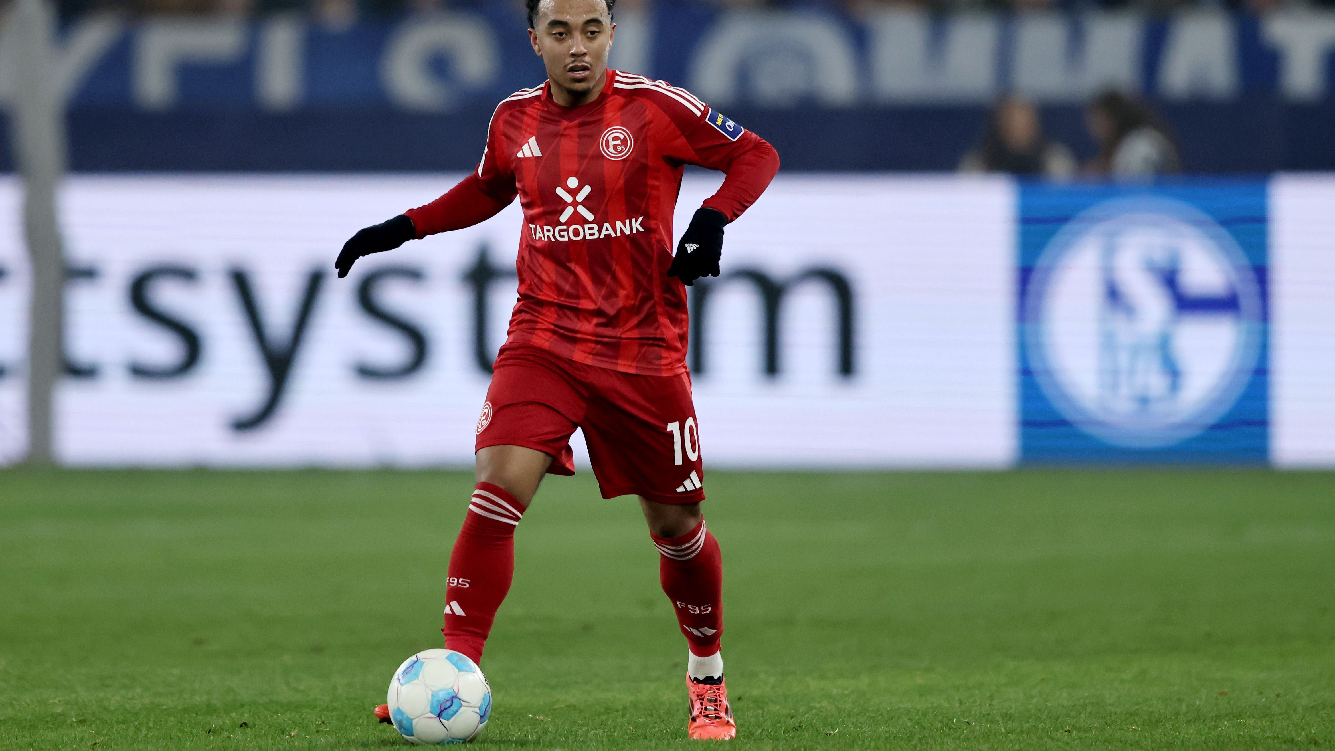 <strong>Myron van Brederode (Fortuna Düsseldorf) - Niederlande</strong><br>Der linke Flügelstürmer gehört eigentlich dem AZ Alkmaar, hat jedoch in der abgelaufenen Saison per Leihe für Düsseldorf gespielt und acht Zweitliga-Scorer markiert. Wie es für den 14-maligen U21-Nationalspieler der Elftal aber weitergeht, ist unklar. Zunächst mal läuft er bei der U21-EM auf.