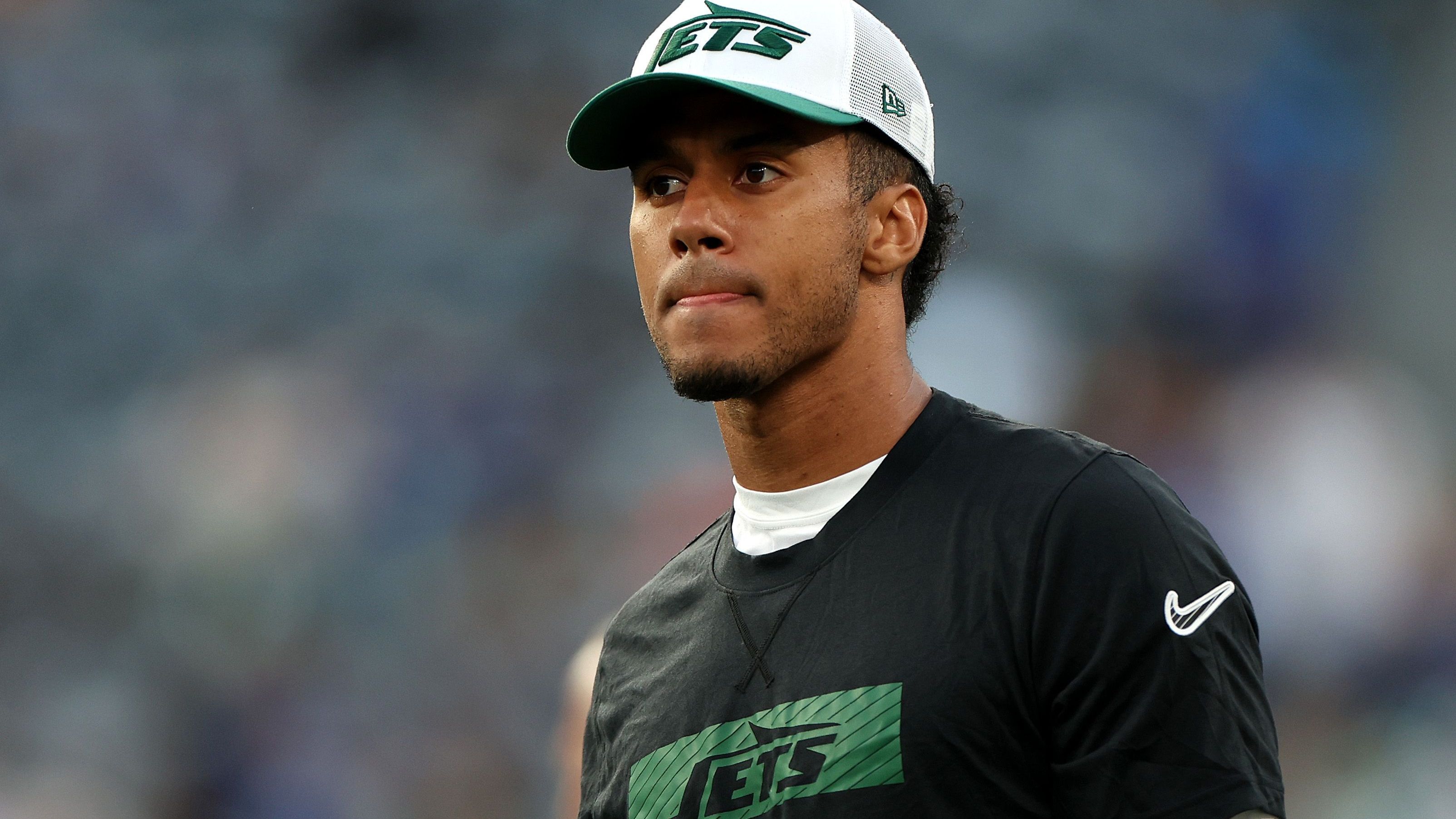 <strong>Jordan Travis (5. Runde, Pick 171, New York Jets)</strong><br>Die Jets setzten Travis Ende August auf die Reserve/Non-Football Injury List. Er hatte sich auf dem College eine schwere Beinverletzung zugezogen und verpasste 2024 komplett. Er könnte für 2025 aber eine interessante Option sein, wenn er fit ist.&nbsp;<strong>Ohne Bewertung</strong>