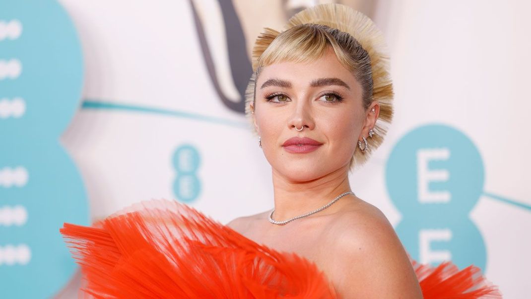 Florence Pugh auf dem Roten Teppich der 76. British Academy Film Awards (BAFTA’s) in London. 