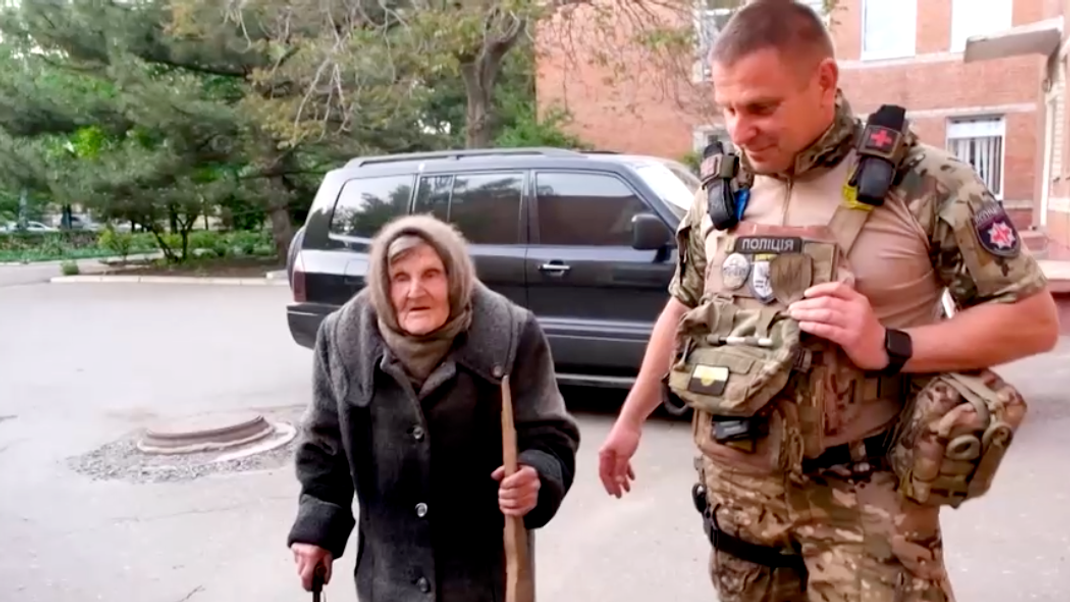 "Ich habe diesen Krieg (den Zweiten Weltkrieg) überlebt und ich überlebe diesen Krieg", gibt sich 98-jährige Lidia Stepaniwna Lomikowska kämpferisch.