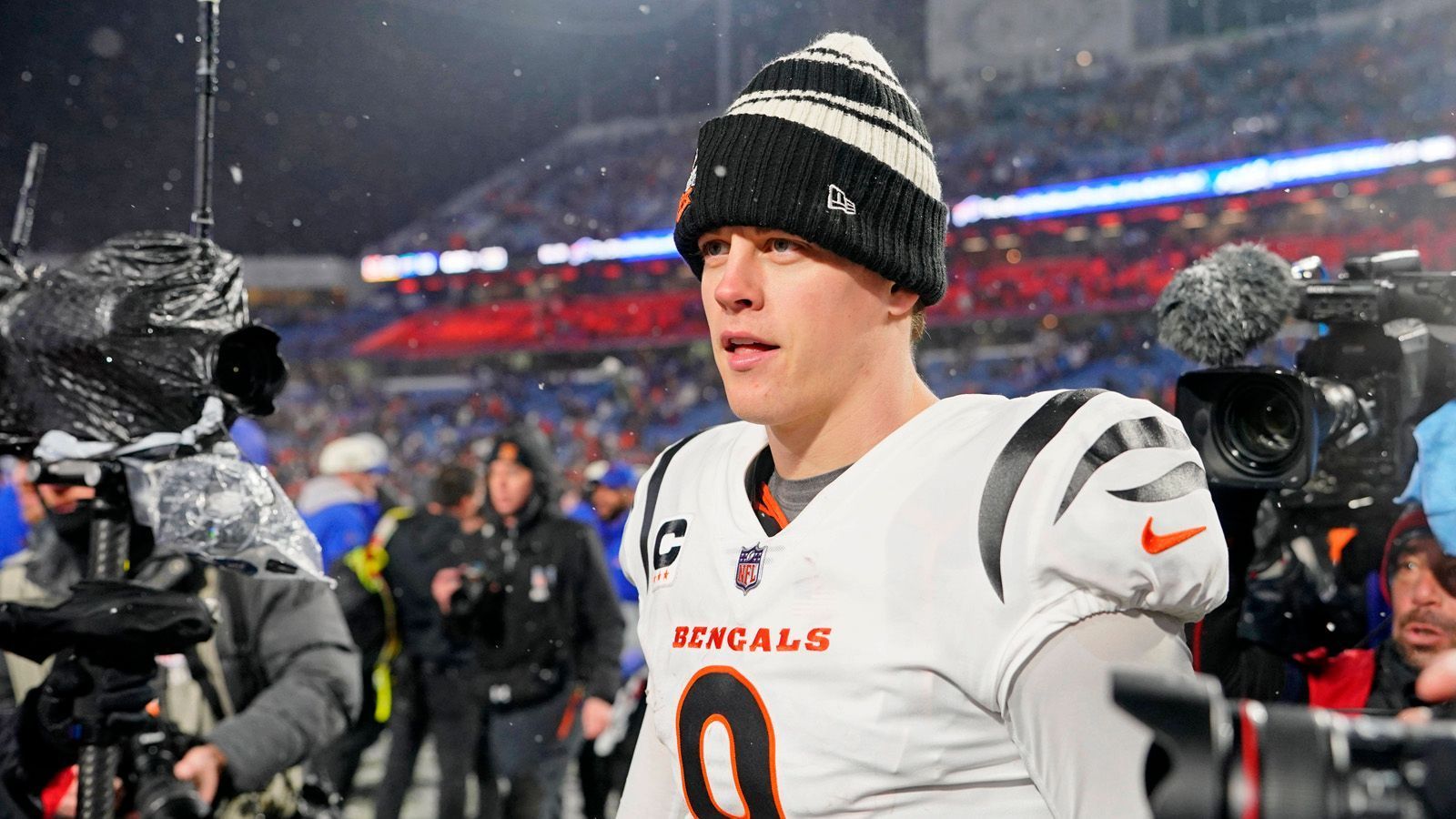 
                <strong>Most Valuable Player</strong><br>
                &#x2022; Joe Burrow, Quarterback (Cincinnati Bengals)<br>
              