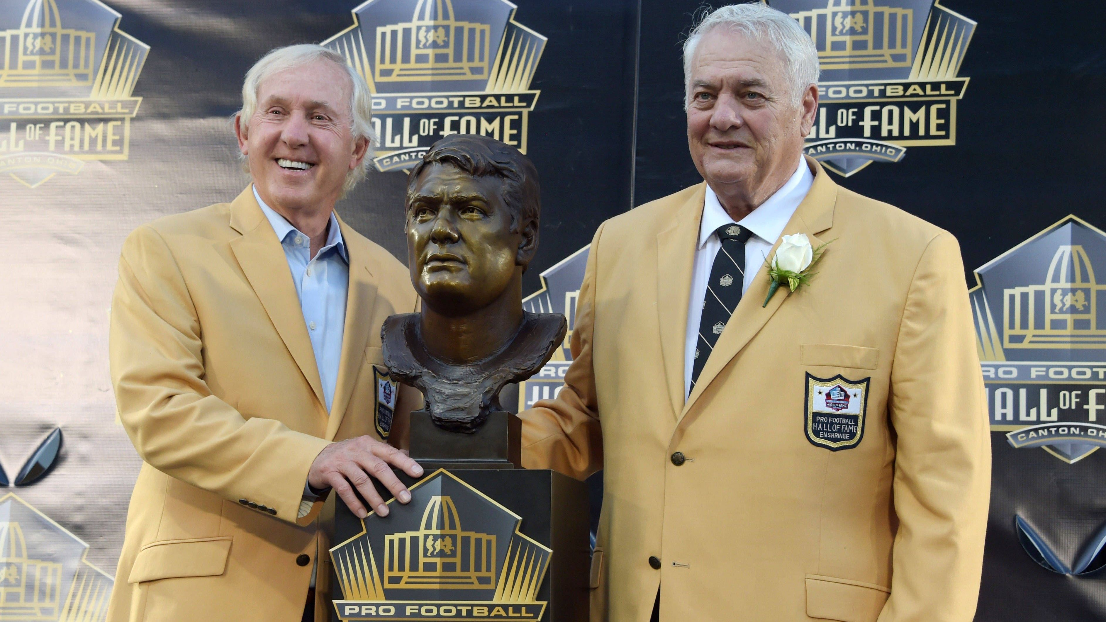 <strong>Fran Tarkenton (Quarterback, 1961 - 1978, Vikings, Giants)</strong><br>Dreimal stand "Tark" (l.) in seiner Karriere mit den Vikings im Super Bowl, immer wieder setzte es eine Niederlage. Neunmal erreichte er zudem den Pro Bowl, 1975 wurde er zum MVP gewählt.