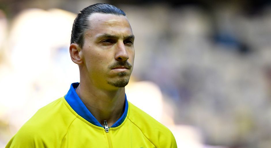 
                <strong>Zlatan Ibrahimovic (Schweden)</strong><br>
                Angriff: Zlatan Ibrahimovic (Schweden). "Ibrakadabra" ist in Balotellis EM-Sturm gesetzt - kein Wunder, hat sich der schwedische Torjäger nach seinem Abschied von Paris Saint-Germain doch selbst gerade erst zu einer Pariser Legende ernannt. Fürs Toreschießen ist der 34-Jährige in Frankreich bekannt, bei der EM sollen die nächsten Treffer folgen. Von der offenen Frage nach seiner Zukunft will sich Ibrahimovic dabei nicht ablenken lassen.
              