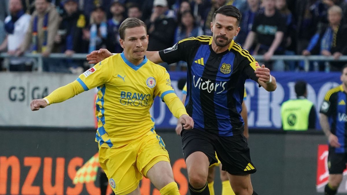 1. FC Saarbrücken v Eintracht Braunschweig - Second Bundesliga Playoffs First Leg