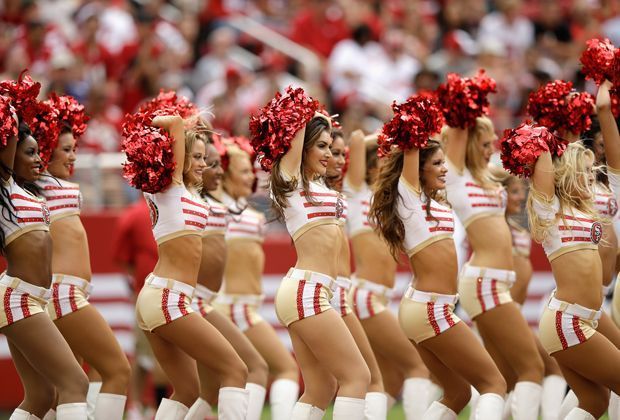 
                <strong>San Francisco 49ers - Philadelphia Eagles</strong><br>
                Da ist Feiern angesagt. Der Gold Rush, die Cheerleader-Truppe der Goldhelme, lässt die Puppen tanzen.
              