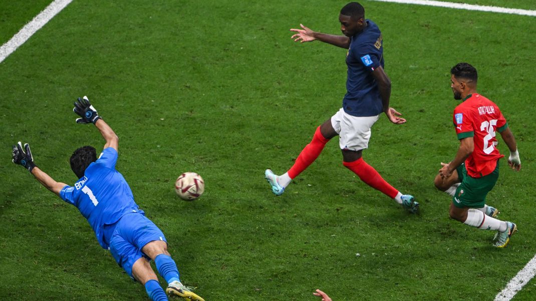 Frankreichs Randal Kolo Muani trifft zum 2-0.