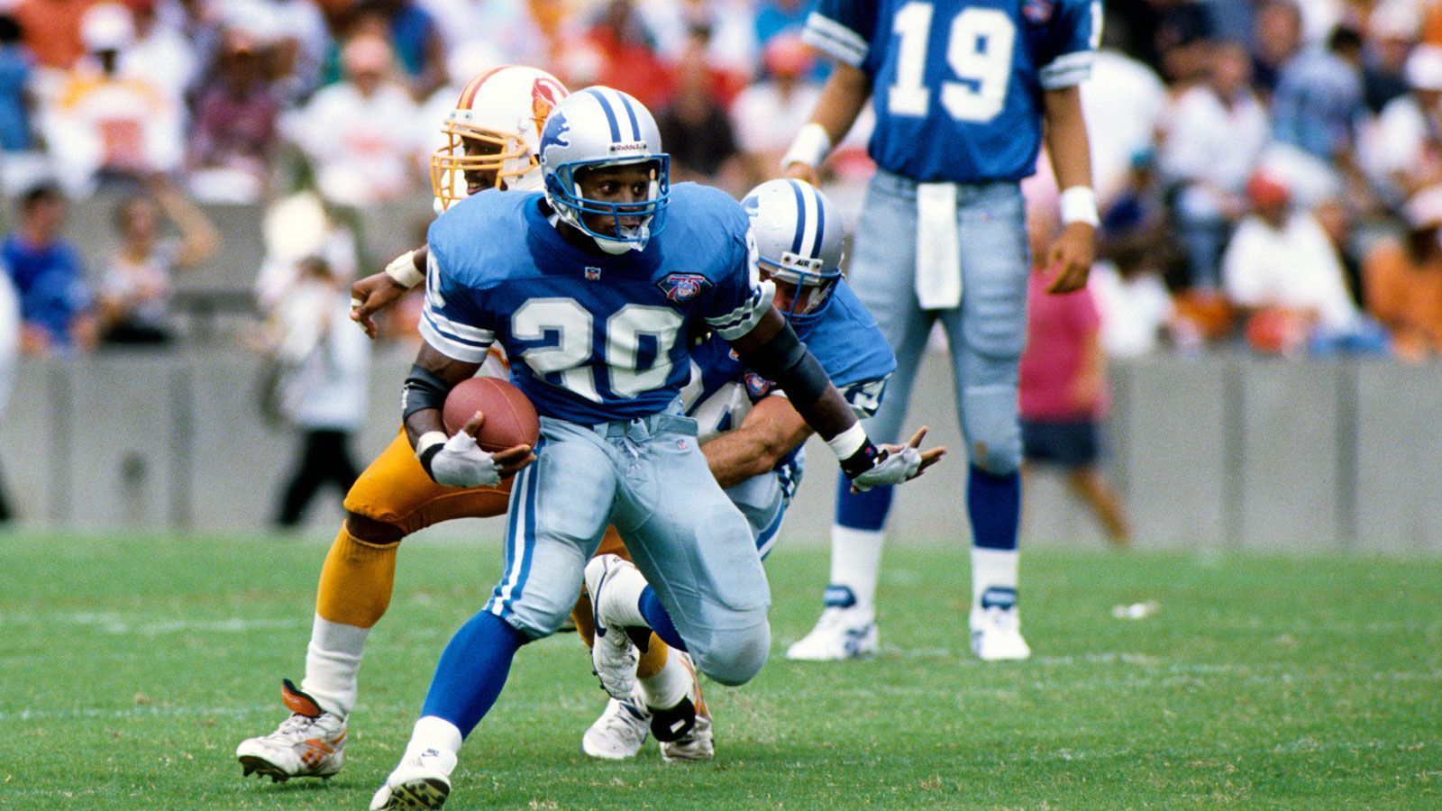 
                <strong>3. Platz: Barry Sanders</strong><br>
                &#x2022; In der NFL aktiv: 1989-1998<br>&#x2022; Teams: Detroit Lions<br>&#x2022; Super-Bowl-Siege: 0<br>&#x2022; Rushing Yards (Regular Season): 15.269<br>&#x2022; Rushing Touchdowns (Regular Season): 99<br>
              