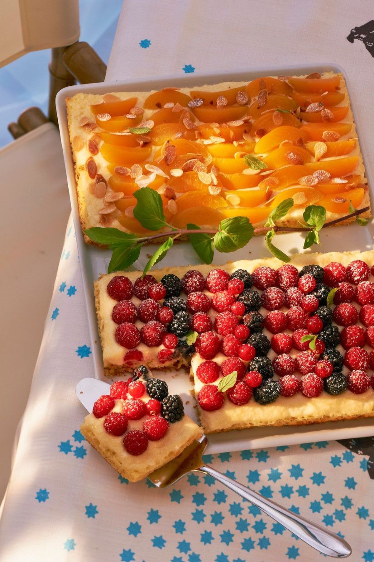 Enie backt: Rezept-Bild Obstkuchen mit Blätterteig und Vanillecreme	