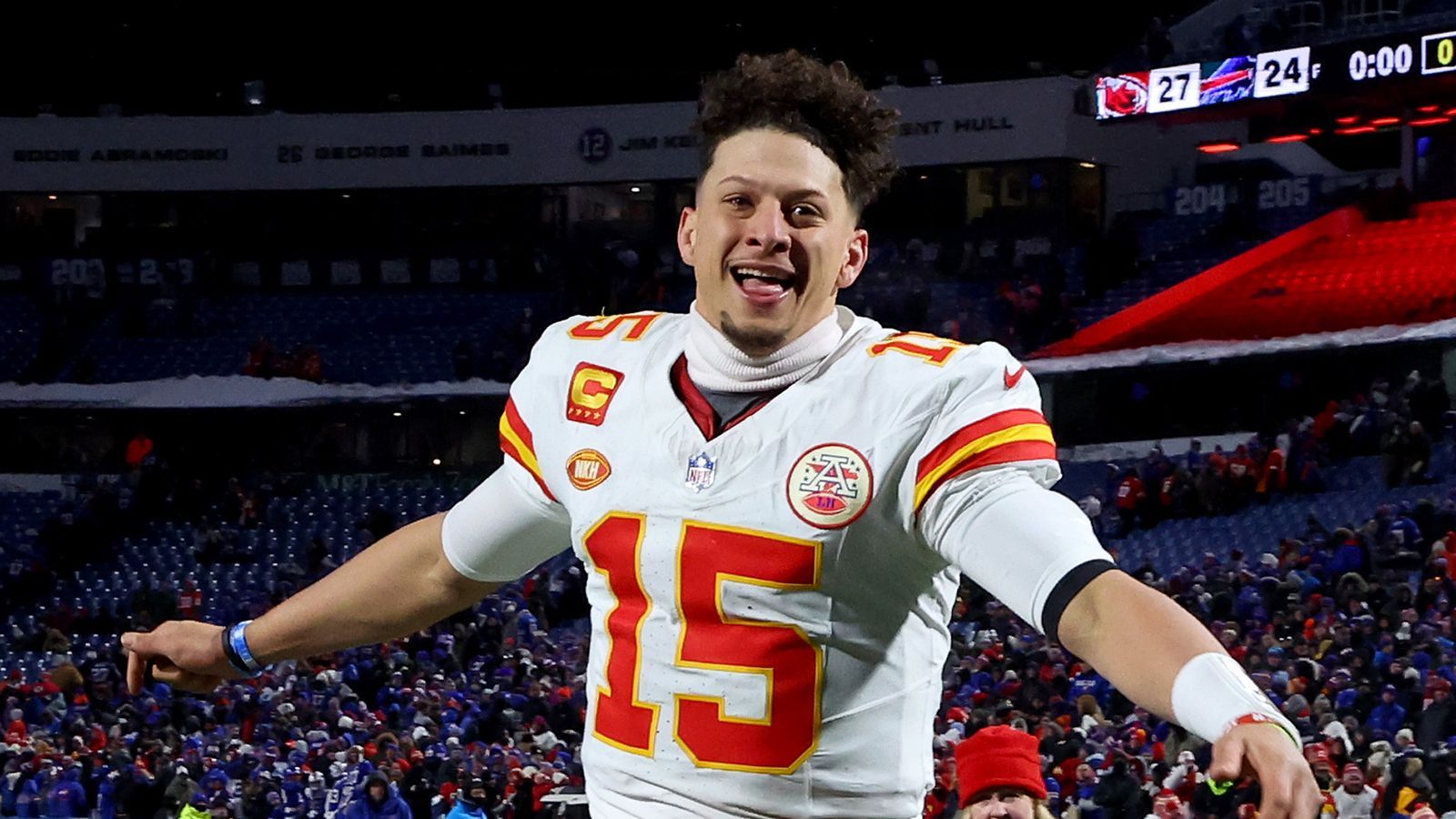 <strong>Platz 2: Kansas City Chiefs</strong><br>Das Trio aus Head Coach Andy Reid, Quarterback Patrick Mahomes und Tight End Travis Kelce reicht aus, um sie ganz weit nach vorne zu katapultieren. Abseits von den drei Gesichtern der Chiefs finden sich natürlich noch einige gute Akteure auf den einzelnen Offensiv-Posten. Der <a href="https://www.ran.de/sports/american-football/nfl/news/kansas-city-chiefs-skandal-receiver-rashee-rice-steigt-ins-training-ein-376034">potenzielle Ausfall von Rashee Rice</a> könnte allerdings für Lücken bei den Receivern sorgen.&nbsp;