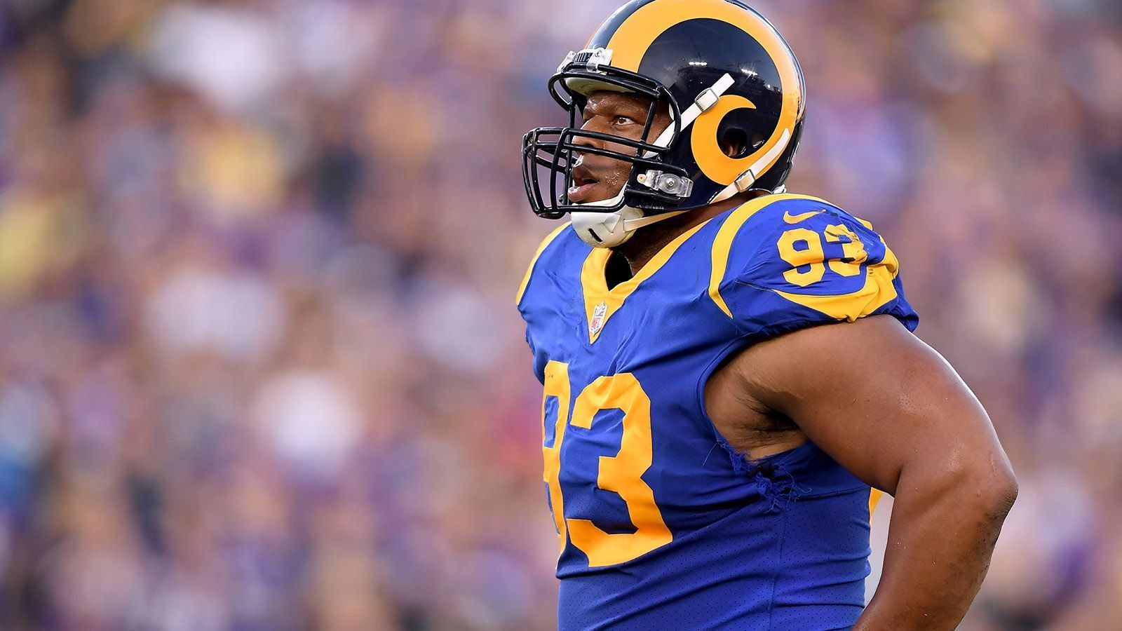 
                <strong>Ndamukong Suh</strong><br>
                Suh war in der vergangenen Offseason nach Los Angeles gewechselt. Der 32-Jährige unterschrieb einen Einjahresvertrag, um mit den Rams den Super Bowl zu holen. Bekanntlich scheiterte das Team nur knapp an dieser Aufgabe, Suh ist jetzt wieder Free Agent. Während der Regular Season legte Suh solide, aber auch nicht überragende Zahlen auf. Der Nose Tackle kam auf 36 Tackles und 4,5 Sacks. Doch in der Postseason zeigte er, dass er gerade gegen den Lauf an der Seite von Aaron Donald extrem wertvoll sein kann. Die Rams verfügen über rund 36 Millionen Dollar Cap Space, es wäre also genug Geld da, um Suh zu halten. Allerdings sind unter anderem auch Rodger Saffold und Dante Fowler Jr. Free Agents. 
              