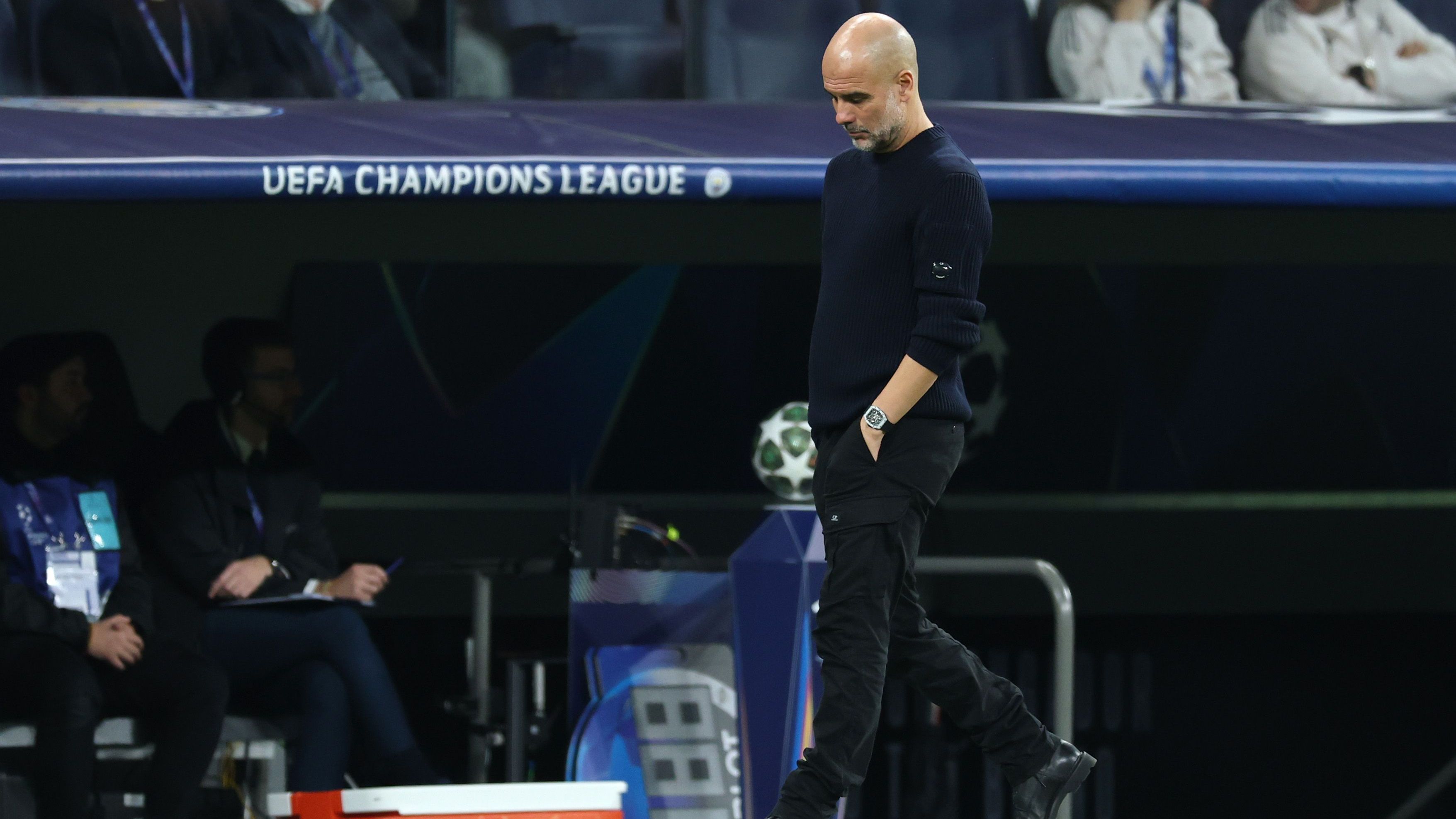 <strong>Manchester City vor Umbruch: Diese Stars könnten den Klub verlassen</strong><br>Pep Guardiola war in den vergangenen Jahren vom Erfolg verwöhnt. Sechs Premier-League-Titel konnte er gewinnen, die Erfolgsgeschichte gipfelte im Jahr 2023, als die Citizens das Triple holten . Nun taumelt der Scheich-Klub und plant laut "Daily Mail" und "Manchester Evening News" die Trennung von langjährigen Leistungsträgern. <em><strong>ran</strong></em> zeigt die Liste.