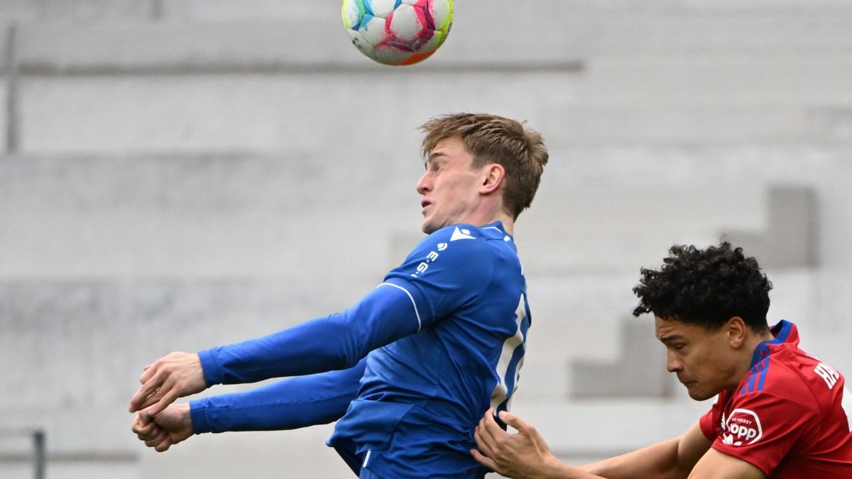 Höheres Risiko für Demenz-Erkrankungen bei Profi-Fußballern durch Kopfballspiel