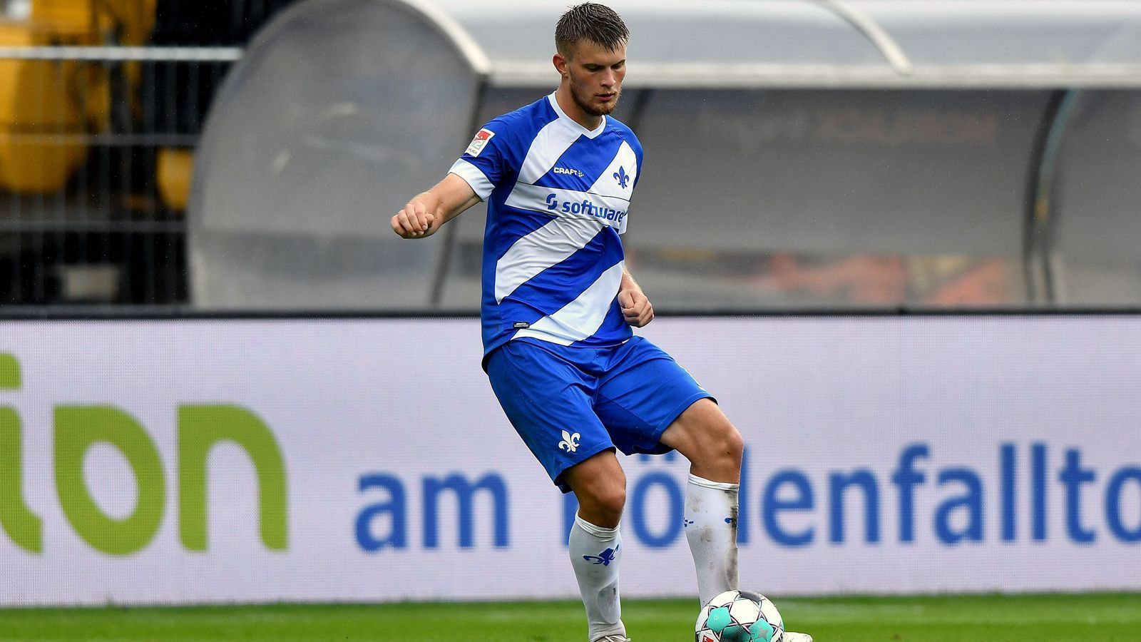 
                <strong>Abwehr: Lars Lukas Mai</strong><br>
                 - Position: Innenverteidiger - - Verein: SV Darmstadt - - Alter: 20 Jahre - - U21-Länderspiele: 1 - - 3 Zweitligaspiele für Greuther Fürth - - 2 Bundesliga Spiele für den FC Bayern München
              