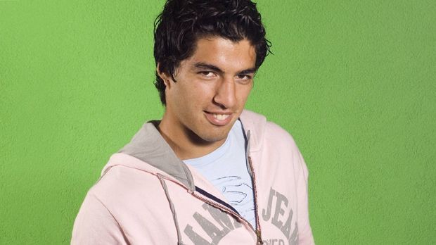 
                <strong>Luis Suarez 2007</strong><br>
                Luis Suarez - 2007. Früher gibt sich der damals 20-Jährige mit keckem Blick als Charmeur. Die Zähne sind aber auch damals schon sein Markenzeichen. 
              