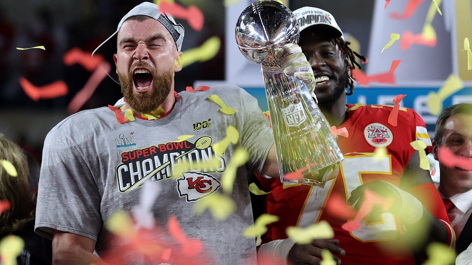 
                <strong>Super-Bowl-Sieger: So feiern die Kansas City Chiefs!</strong><br>
                Travis Kelce schreit seine Freude heraus.
              