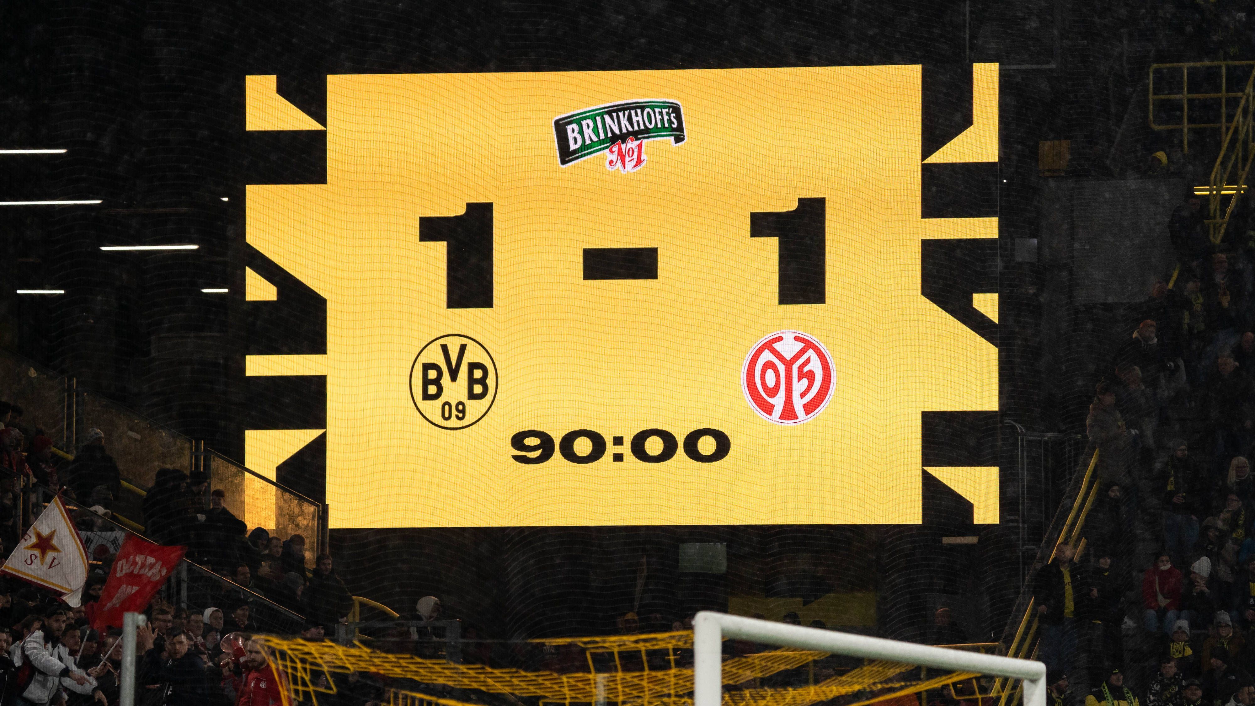 <strong>BVB gegen FSV Mainz 05: Die Noten beider Teams beim 1:1</strong><br>Bitterer Jahresausklang für den BVB: Die kriselnden Dortmunder kamen gegen die abstiegsbedrohten Mainzer nur zu einem 1:1. Die Diskussionen um Trainer Edin Terzic werden wohl nicht abebben.&nbsp;<em><strong>ran</strong></em> zeigt die Noten beider Mannschaften in der Einzelkritik.